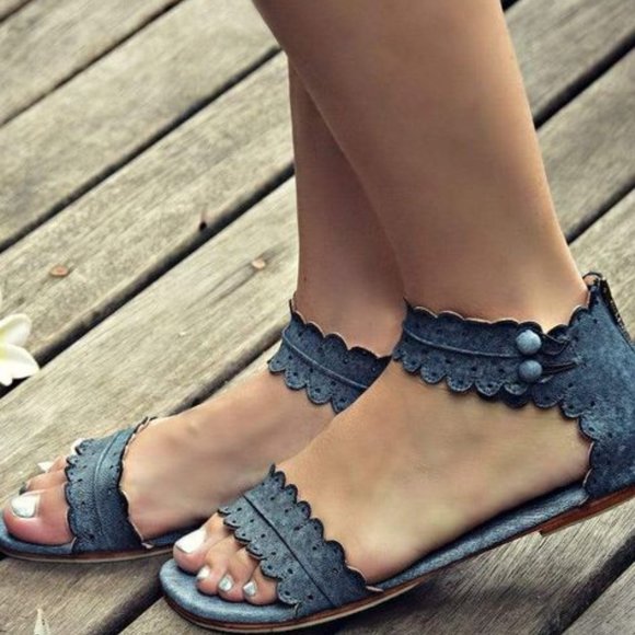 Elegant Gray Scalloped Women's Sandals - Picture 3 of 14